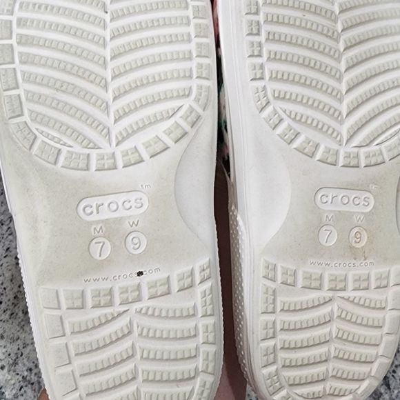 Crocs women's floral‎ slides sandals flip flops size 9 - Picture 5 of 5